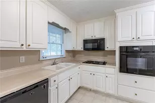 1105 Buckhurst Dr, Atlanta, GA 30349 - Photo 9