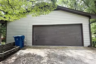 420 Creekview Ct, Marietta, GA 30064 - Photo 17