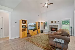 902 Edgewater Dr, Loganville, GA 30052 - Photo 13