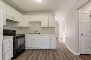 711 Ashley Ln, Stone Mountain, GA 30087 - Photo 11