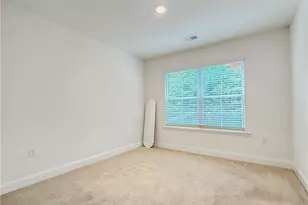 1160 Kendron Ln, Atlanta, GA 30329 - Photo 31