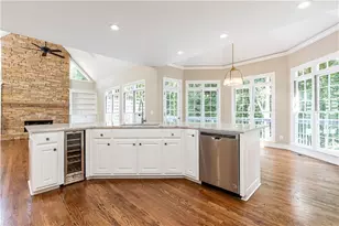 9360 Nesbit Lakes Dr, Alpharetta, GA 30022 - Photo 17