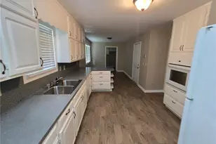 6385 Lower Dixie Lake Rd, Union City, GA 30291 - Photo 11