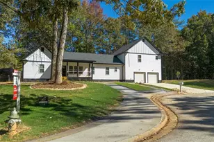 1063 Chapman Ln, Stone Mountain, GA 30088 - Photo 3