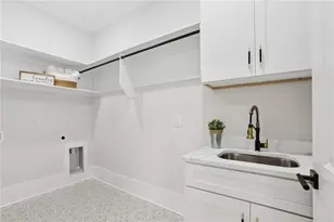 1090 Larosa Dr, Lawrenceville, GA 30043 - Photo 21