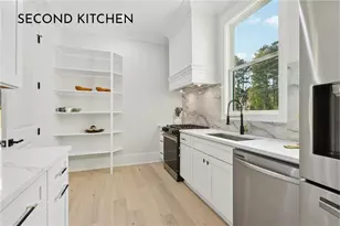 1090 Larosa Dr, Lawrenceville, GA 30043 - Photo 9