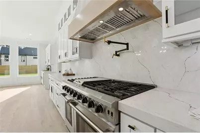 1090 Larosa Drive, Lawrenceville, GA 30043 - Photo 11