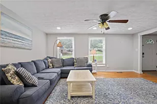 9470 Hillside Dr, Roswell, GA 30076 - Photo 5