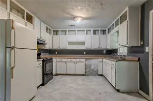 926 Bell Rd SE, Conyers, GA 30094 - Photo 9