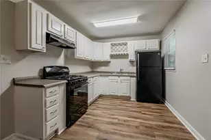 3633 Bunker Hill Dr SW, Atlanta, GA 30331 - Photo 9