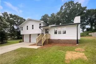 105 Woodbine Dr, Carrollton, GA 30117 - Photo 1