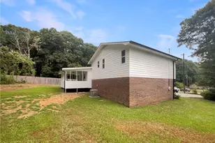 105 Woodbine Dr, Carrollton, GA 30117 - Photo 9