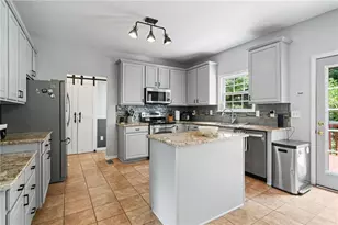 3725 Roxwood Park Dr, Buford, GA 30518 - Photo 3