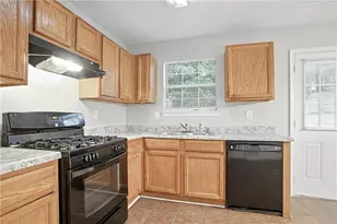 6384 Stonebridge Creek Ln, Lithonia, GA 30058 - Photo 9