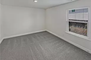 6271 Hickory Ln Cir, Union City, GA 30291 - Photo 9