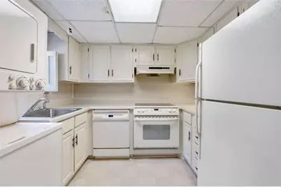 270 Lakemoore Drive #B, Atlanta, GA 30342 - Photo 9