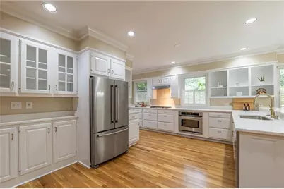 327 W Parkwood Road, Decatur, GA 30030 - Photo 7