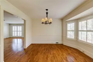 5377 Trentham Dr, Dunwoody, GA 30338 - Photo 9