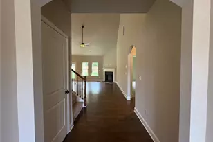 946 Lakeview Oaks Ct, Grayson, GA 30017 - Photo 5