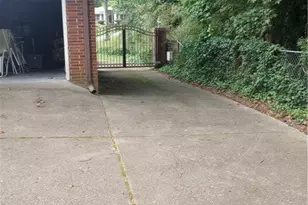 244 Chalmers Dr NW, Atlanta, GA 30318 - Photo 15