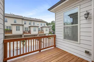 1096 Township Square, Alpharetta, GA 30022 - Photo 15