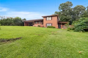 303 Pinecrest Dr, Warner Robins, GA 31093 - Photo 3