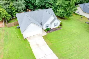 42 Edgefield Dr, Commerce, GA 30529 - Photo 3