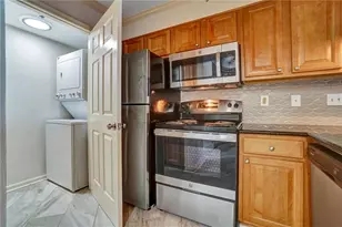 795 Hammond Dr, Atlanta, GA 30328 - Photo 9