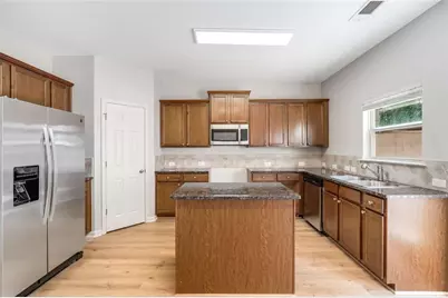 1781 Liberty Parkway NW, Atlanta, GA 30318 - Photo 11