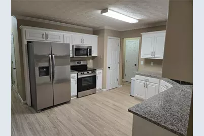 7001 Greenridge Drive, Loganville, GA 30052 - Photo 11