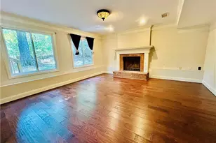 2671 Treehouse Ln, Lawrenceville, GA 30044 - Photo 9