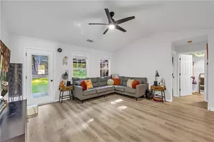 624 Red Fox Ln, Auburn, GA 30011 - Photo 5