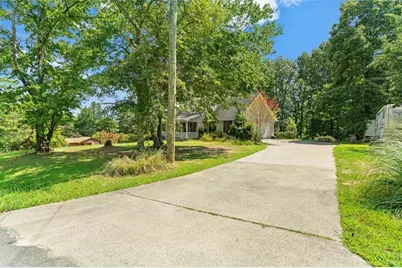 379 Owens Circle NE, Calhoun, GA 30701 - Photo 9