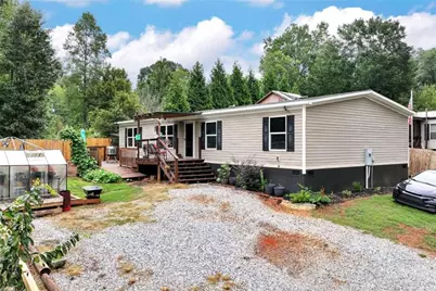 112 Fisherman Cove, Lavonia, GA 30553 - Photo 1