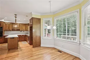 527 N St Marys Ln NW, Marietta, GA 30064 - Photo 9