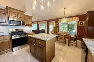 535 Suwanee E Dr, Lawrenceville, GA 30043 - Photo 9