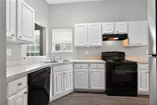 5470 Twin Lakes Dr, Atlanta, GA 30349 - Photo 7