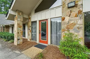 11285 Elkins Rd, Roswell, GA 30076 - Photo 9