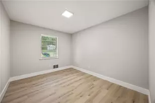 6050 Ledgewood Dr, Forest Park, GA 30297 - Photo 15