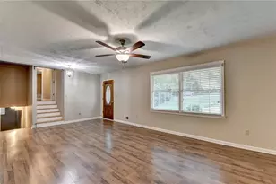 2414 Robin Hood Pl, Marietta, GA 30068 - Photo 5