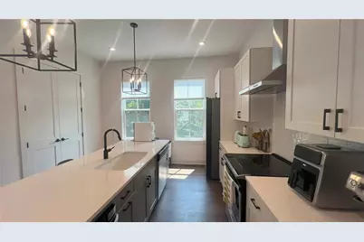 200 Chestnut Circle, Atlanta, GA 30342 - Photo 5