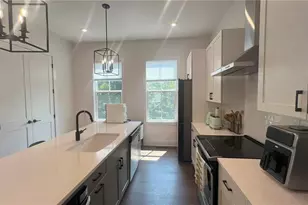 200 Chestnut Cir, Atlanta, GA 30342 - Photo 5