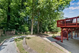 500 Barrington Dr W, Roswell, GA 30076 - Photo 29