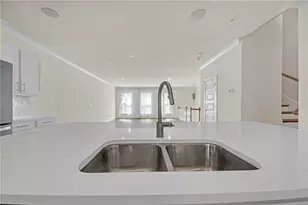 860 Stonehill Ln, Atlanta, GA 30324 - Photo 13