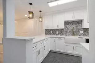 502 Brighton Point, Atlanta, GA 30328 - Photo 9