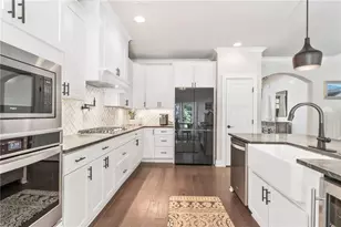 107 Crown Ln, Woodstock, GA 30188 - Photo 5