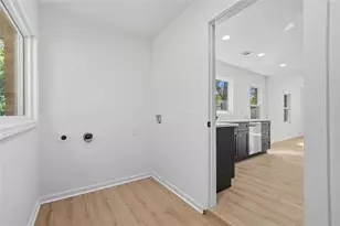 2885 Dale Creek Dr NW, Atlanta, GA 30318 - Photo 11