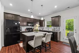 586 Collington Cir, Dalton, GA 30721 - Photo 7