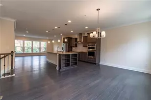 883 Stone Crest Rd, Atlanta, GA 30324 - Photo 5
