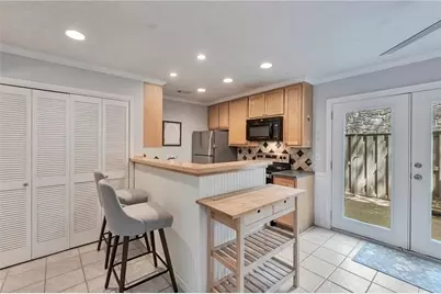 8 Arpege Way NW, Atlanta, GA 30327 - Photo 3